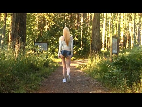 ❤️ Vacker kvinna rör sig långsamt, inte nakenvideo ❌ Porno at us ❌️